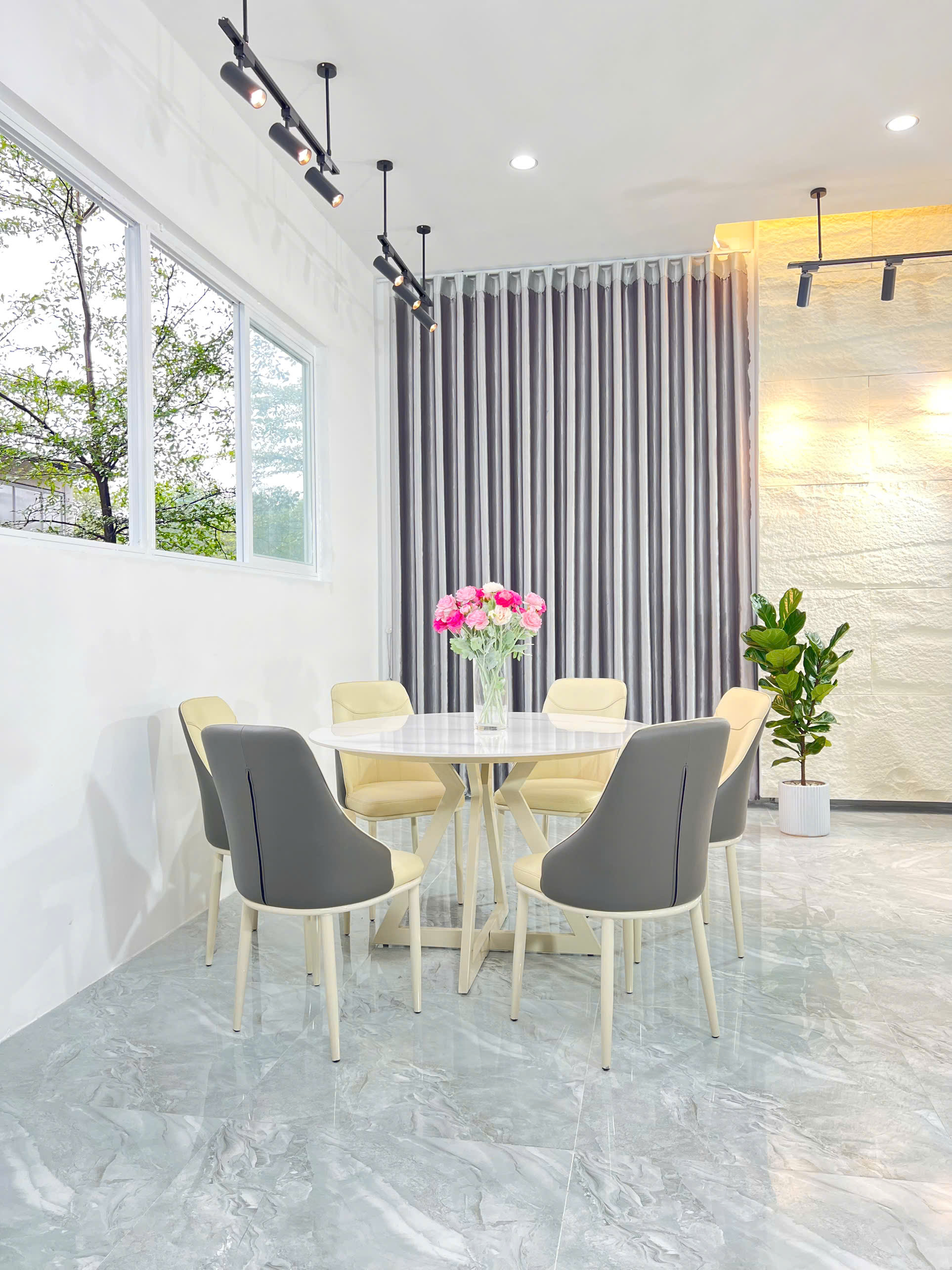 Bộ bàn WING - W01 ghế NOBLE - N04